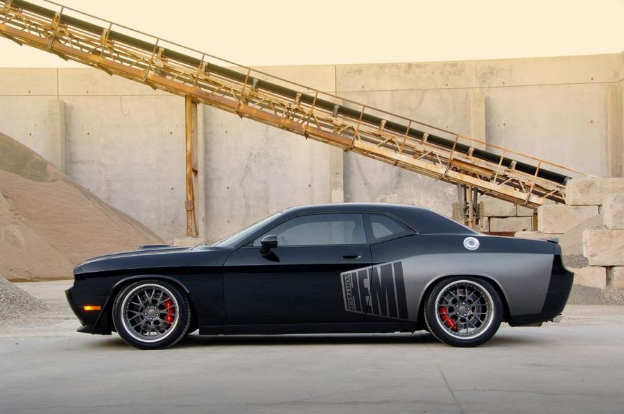  Dodge Challenger Widebody Classic Design Concepts 2009 года  (фото 6 из 34)